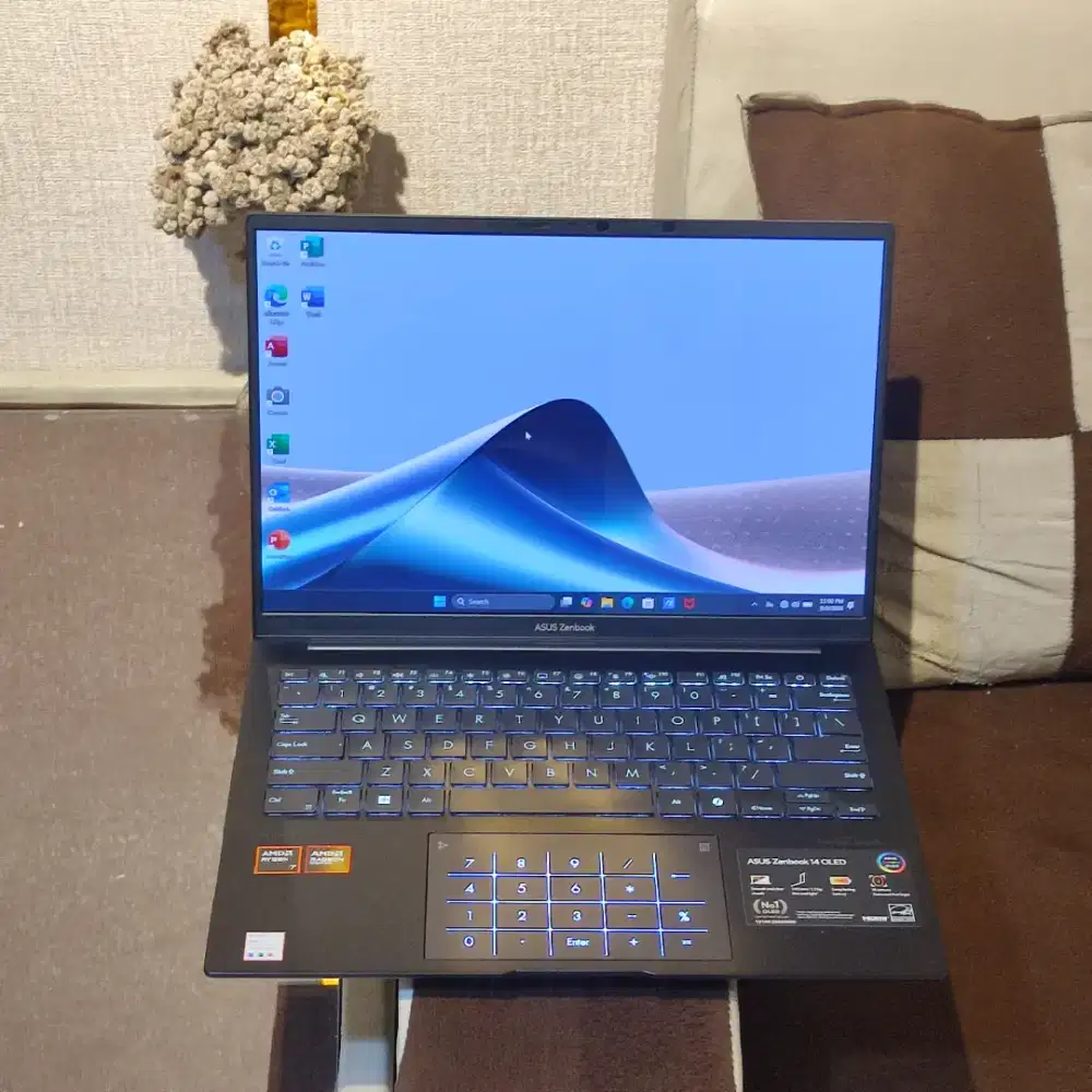 Laptop Asus ZenBook 14 Ryzen 7 8840HS Ram 16 GB SSD 512 GB Like new