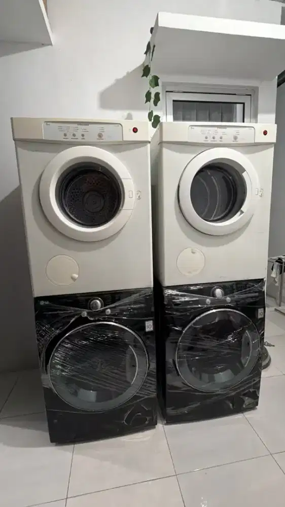 2 Set Mesin Cuci Laundry + Setrika Uap