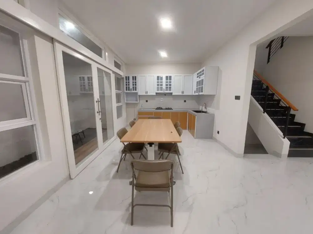 Di Sewakan Rumah 2 Lantai Full Furnished Di Delatinos Bsd City Serpong Tangerang Selatan
