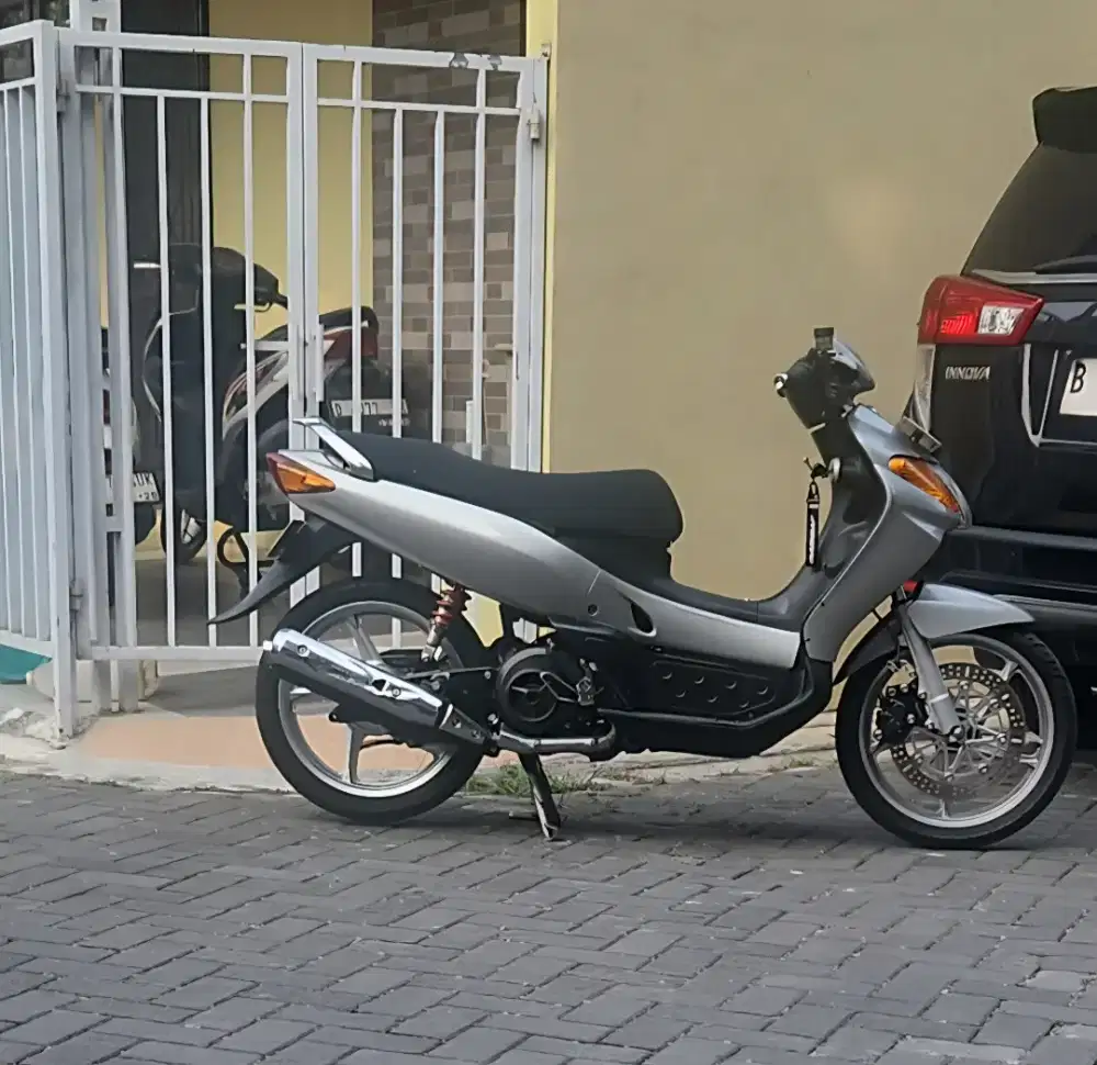 Yamaha Nouvo Lele Silver 2002