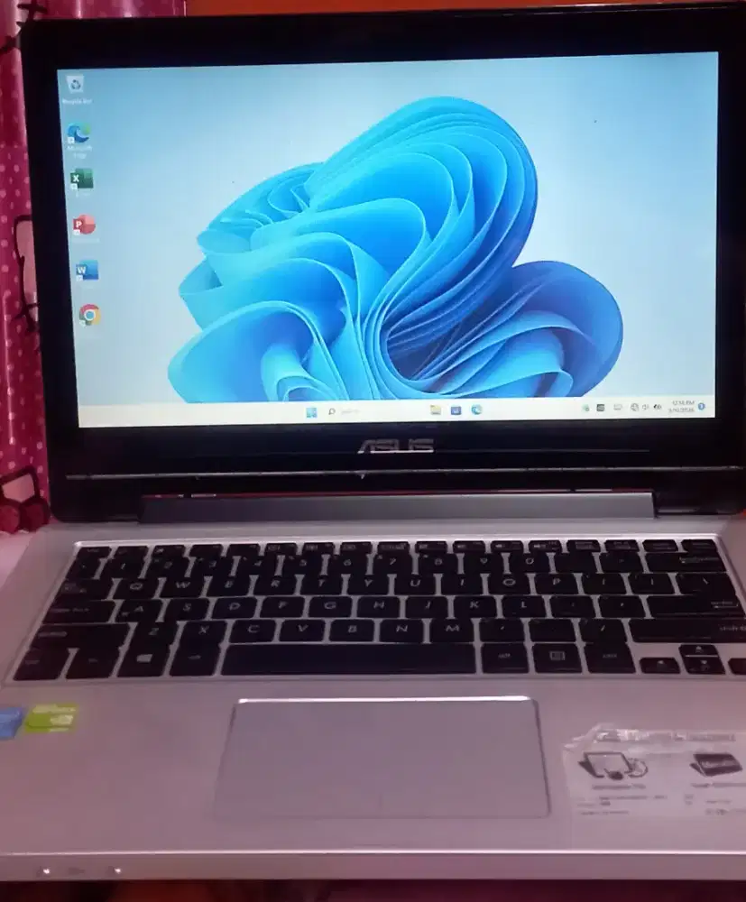 Laptop Tablet ASUS TP300L Core i3/ RAM 4 GB / HD 512 GB