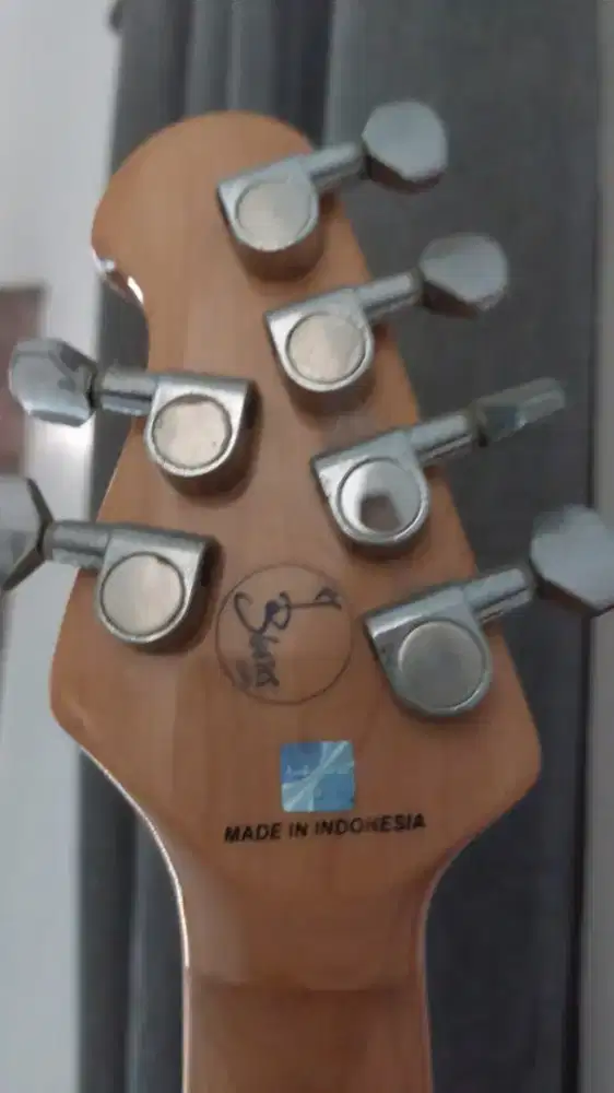 Sterling by Music Man S.U.B. Series AX3 (seri Axis).