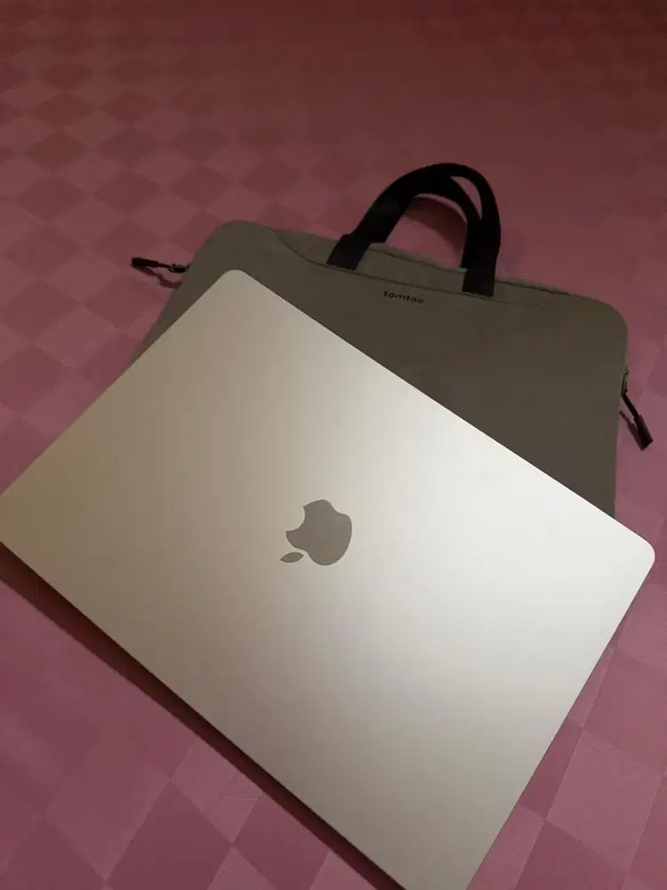MACBOOK M3 16/512