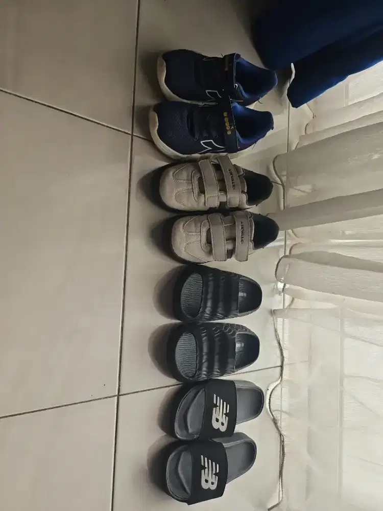Sepatu sendal anak