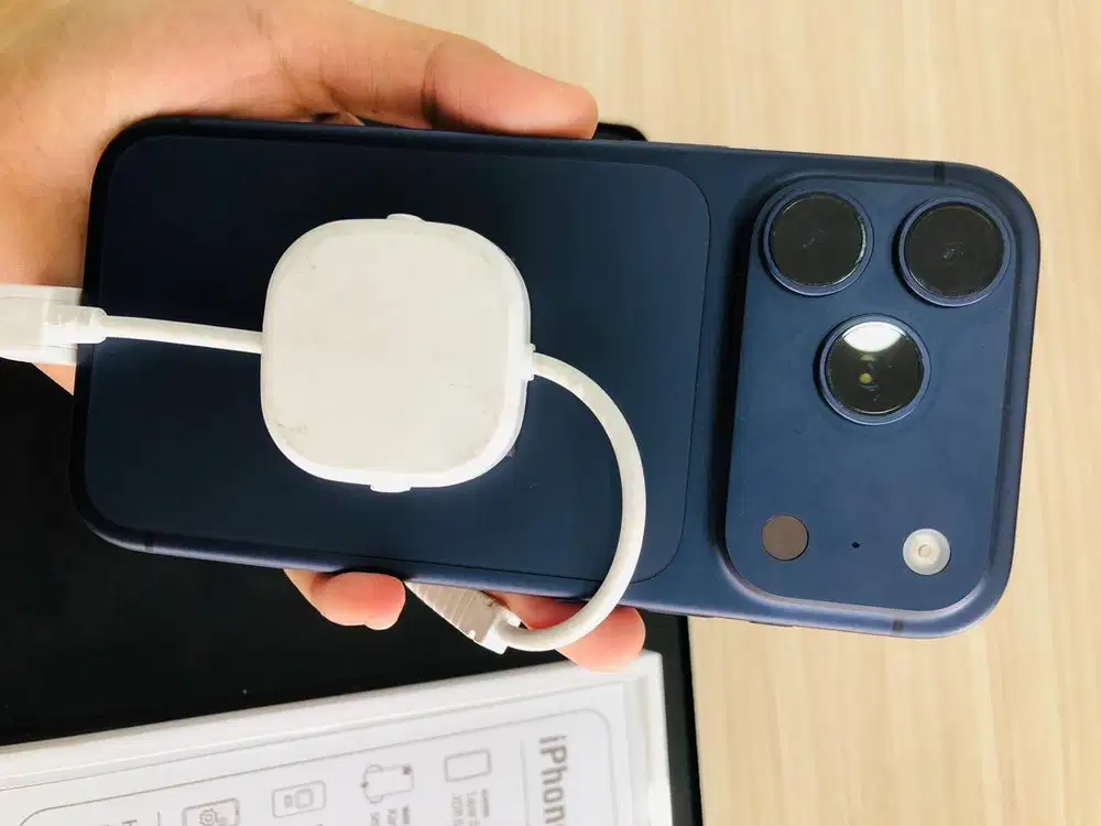 Iphone 17 Pro Deep Blue
