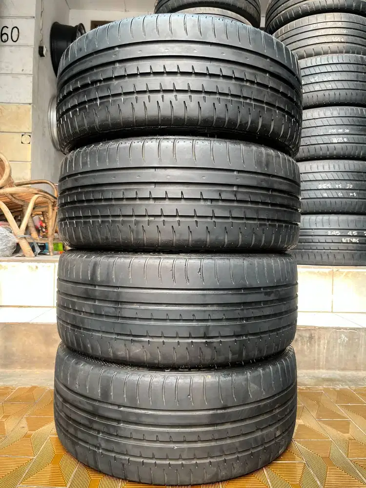Ban Accelera 225 40 r19 4Pcs