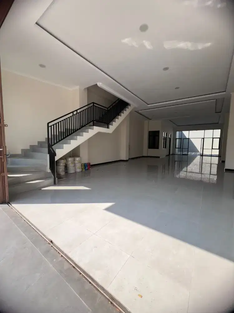 DI JUAL/SEWAKAN RUKO 3 LANTAI BARU DI SEMARANG KOTA