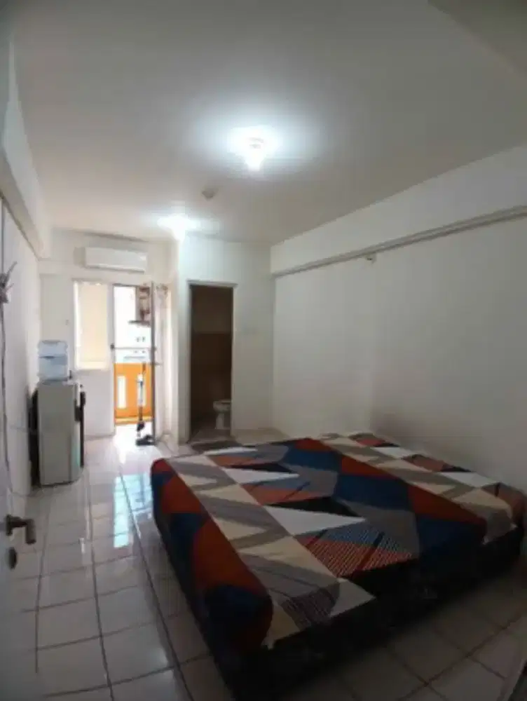Disewakan Apartment Studio Semi Furnished Green Pramuka