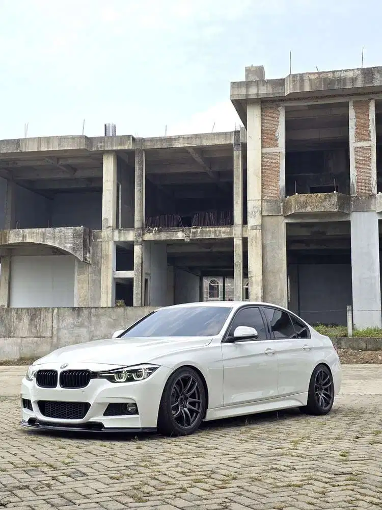 BMW 320i 2019 Bensin