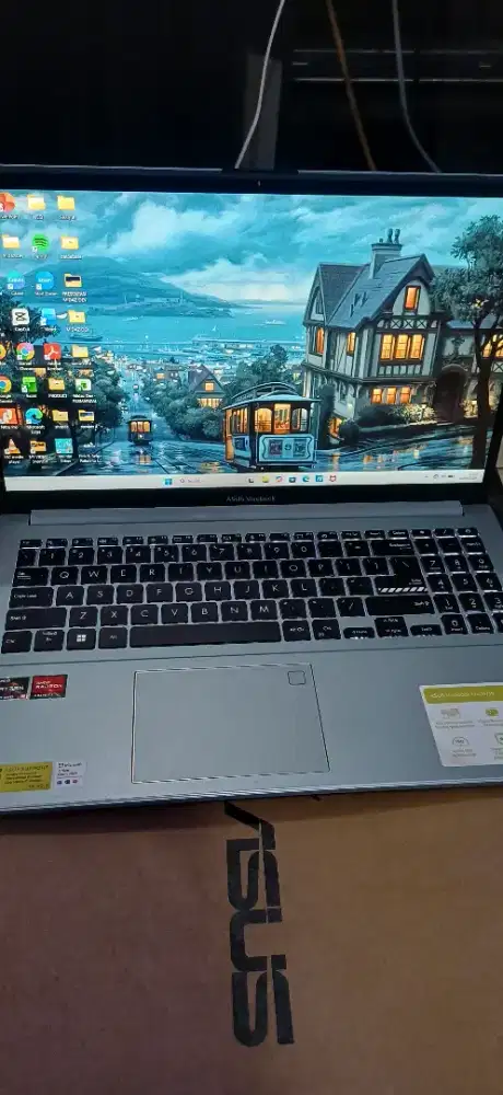 Laptop Asus Vivobook Go 15 RYZEN 7000 SERIES-AMD RADEON GRAPHICS