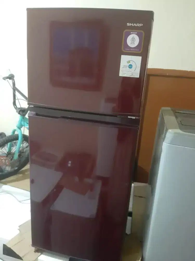 Kulkas sharp 2 pintu normal pemakaian 3 bulan