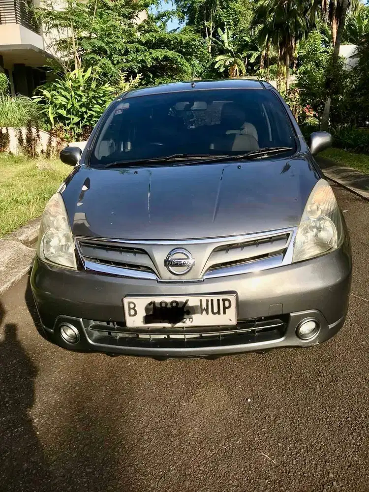 NISSAN GRAND LIVINA (2011)