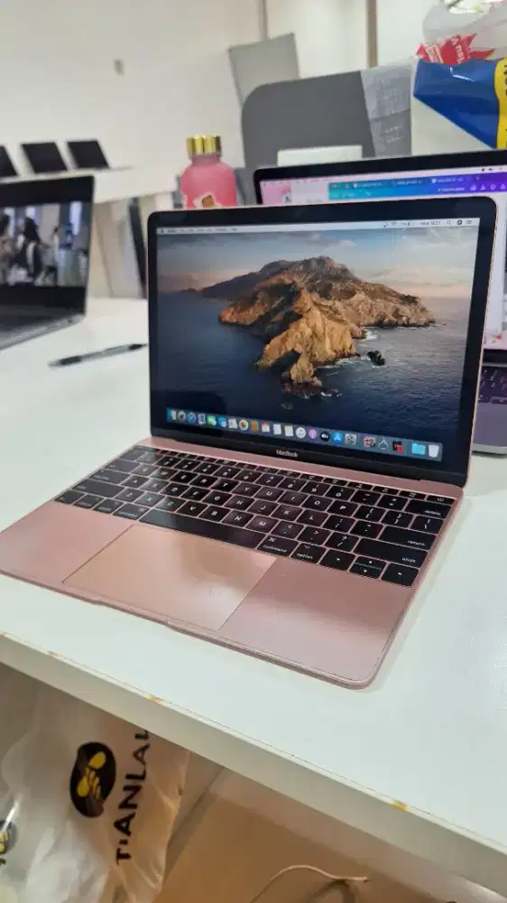 MACBOOK RETINA 2017 12 INTEL M3 8/256 GB CAMERA OFF