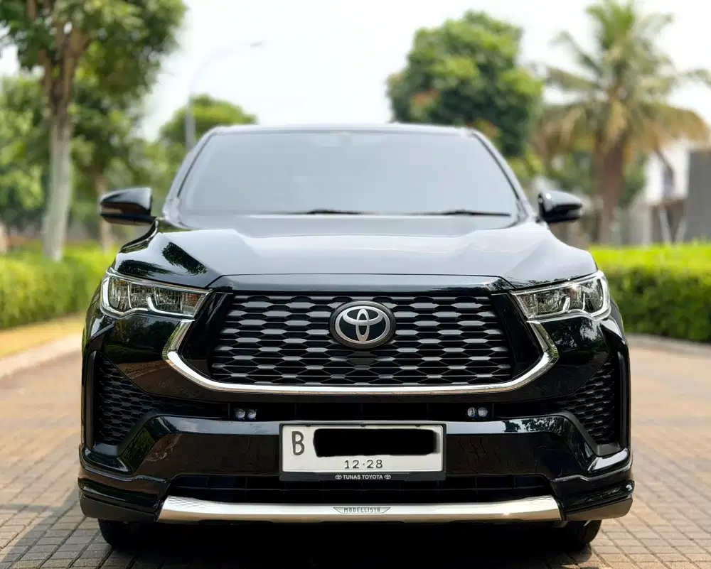 Low KM Toyota Kijang Innova Zenix V Hybrid Modelista AT 2023 Dp Ringan