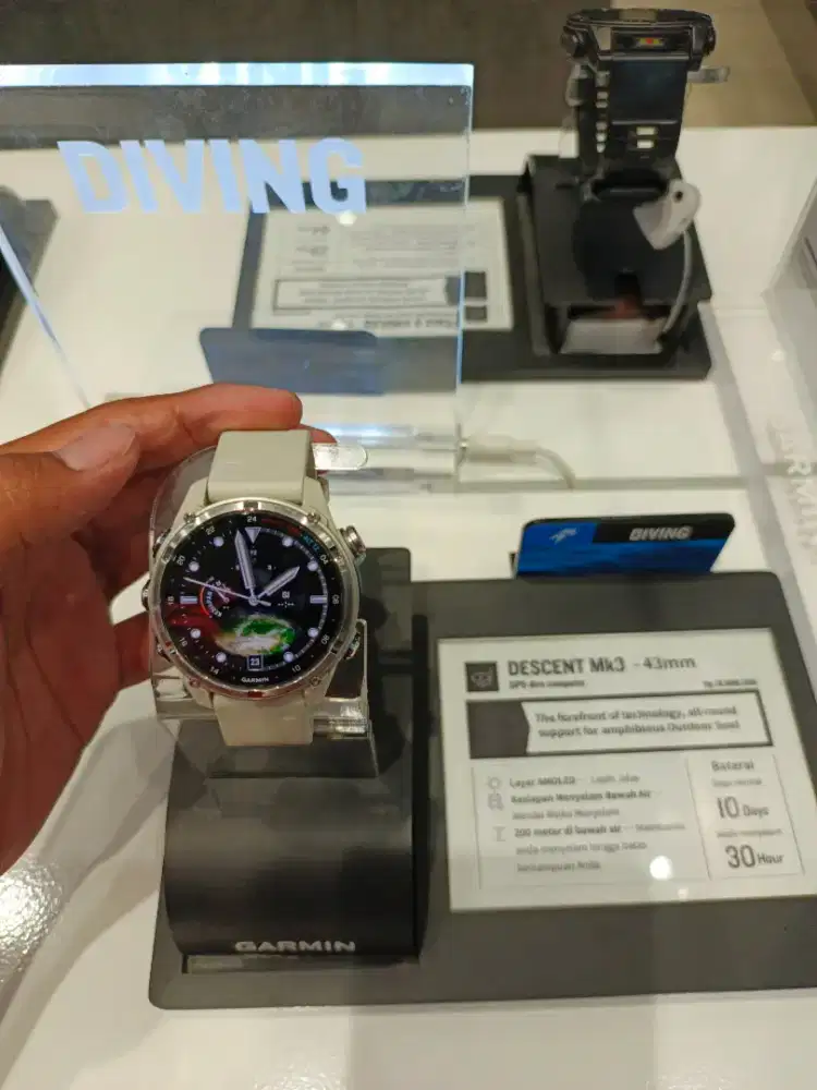 Garmin Discent MK-3 New BNIB