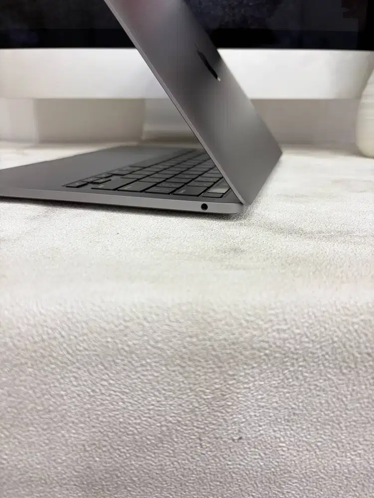 SALE MacBook Pro 13 inch 2020 M1 RAM 8/256GB
