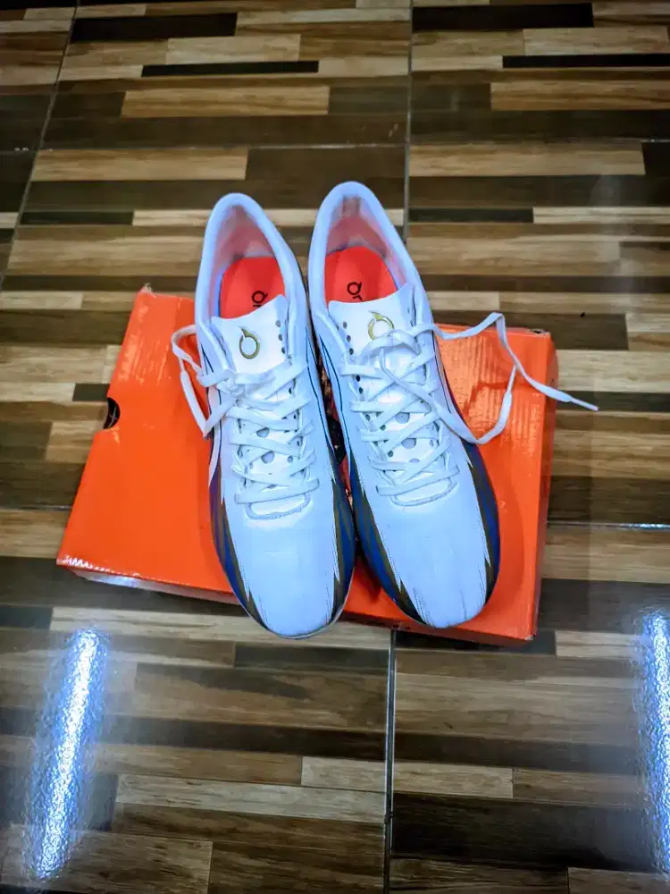 Spatu bola ortuse uk 42