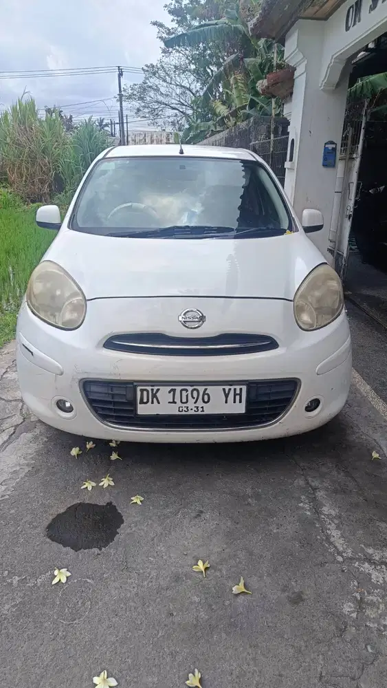 Nissan March AT