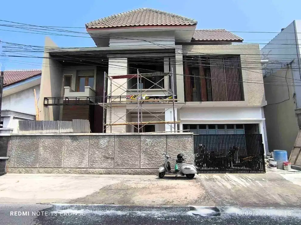 Rumah mewah elegan tahap finishing