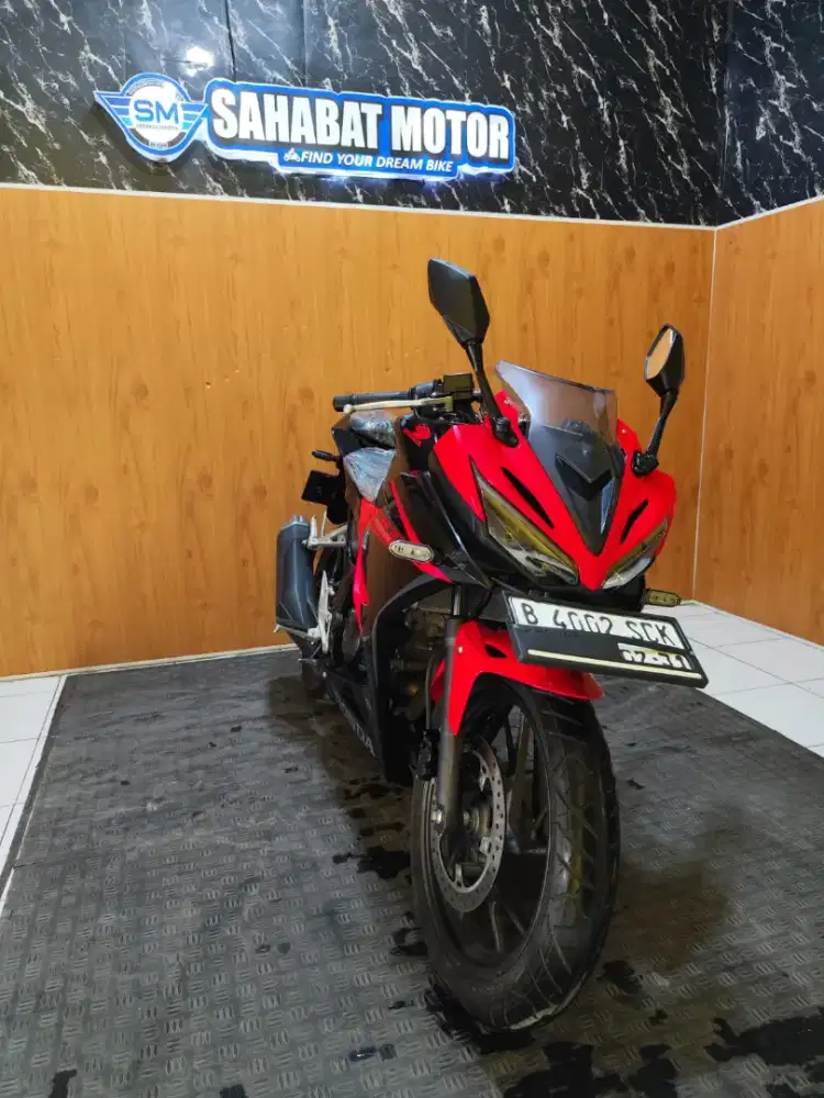 CBR 150 R TH 2017 KM LOW CASH ATAU SPAYLATER READY SIAP PAKAI
