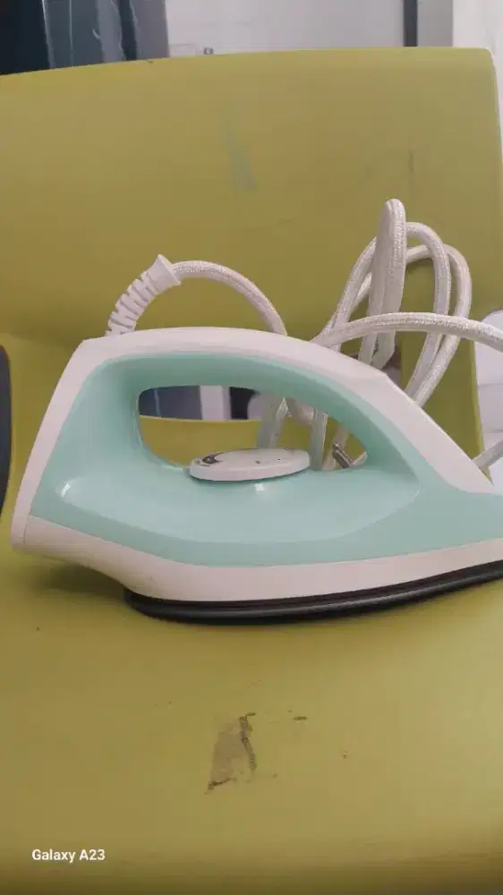 Setrika Philips DST0510 / DST0510/70 Dry Iron Anti Lengket