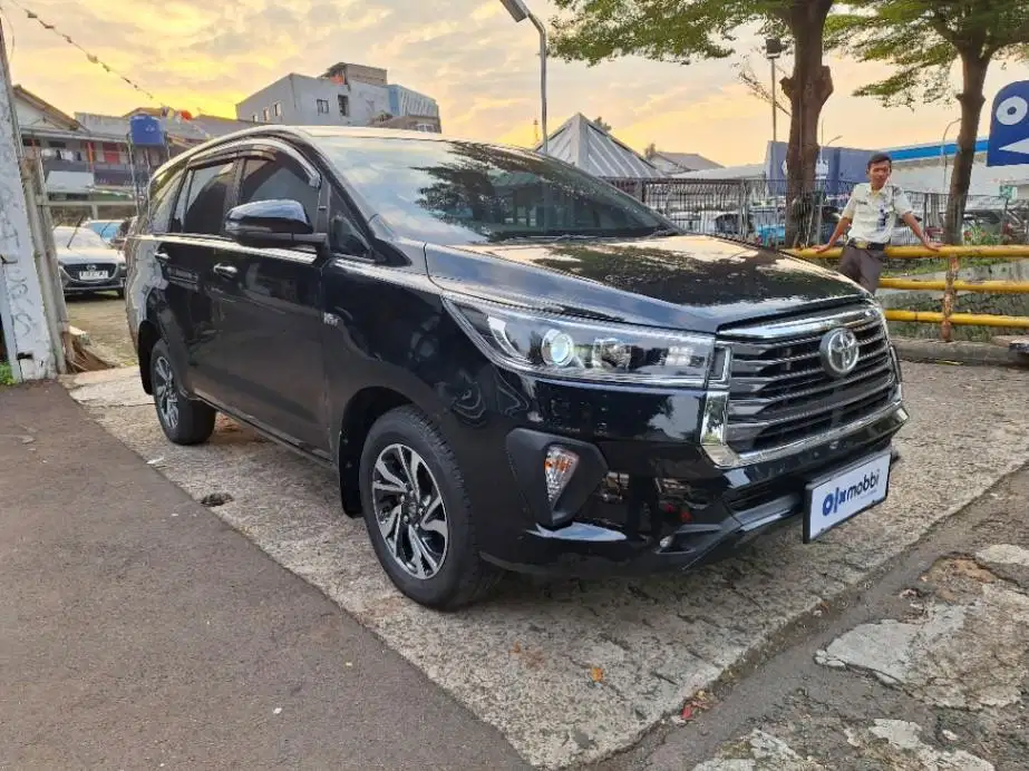 DP MURAH Toyota Kijang Innova 2.0 V Bensin-AT 2021 Hitam CHFIB