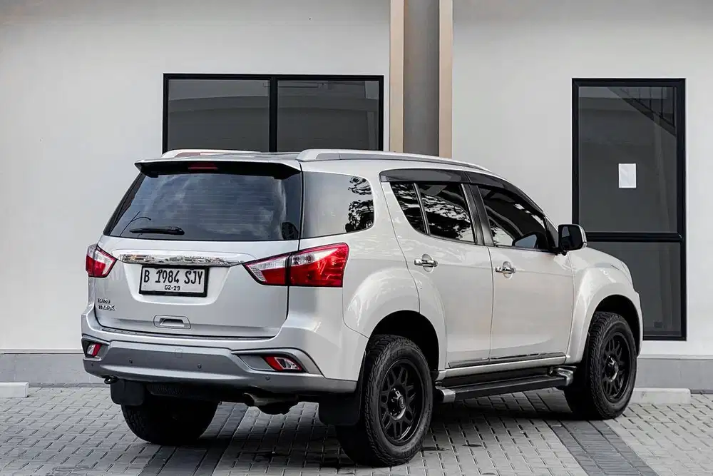 Isuzu MU-X Premiere 2.5 Diesel Solar MUX AT Matic 2018 ABU ABU