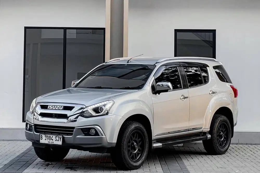 Isuzu MU-X Premiere 2.5 Diesel Solar MUX AT Matic 2018 ABU ABU