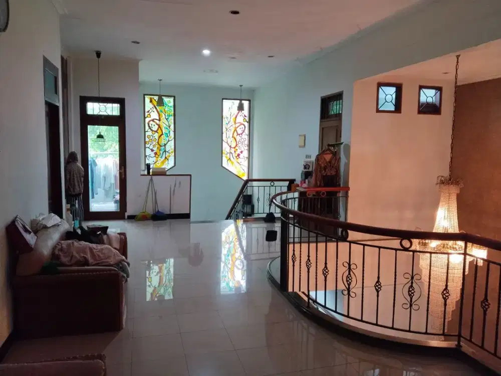 Dijual Rumah Besar 2 Lantai di Gandaria Jakarta Selatan Lokasi Strategis