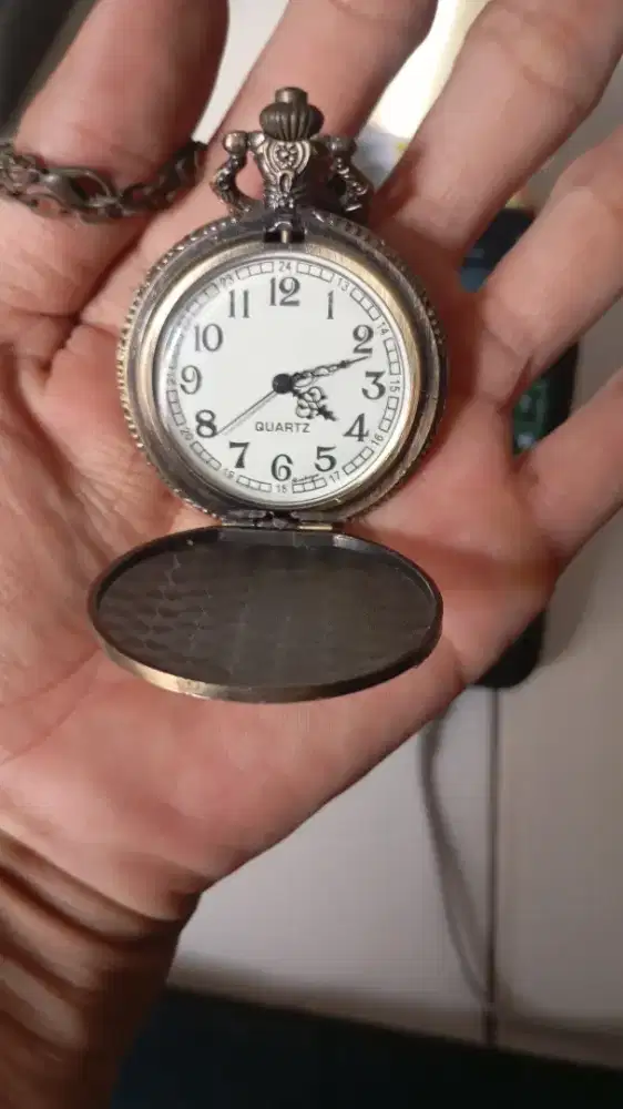 Dijual jam tangan unik kondisi msh fungsi minus ganti batre minat pm