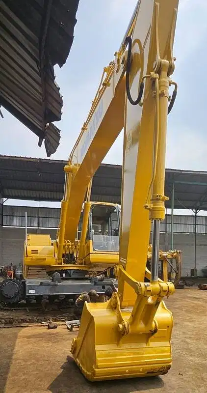 Dijual Excavator Komatsu PC200-8 Tahun 2017