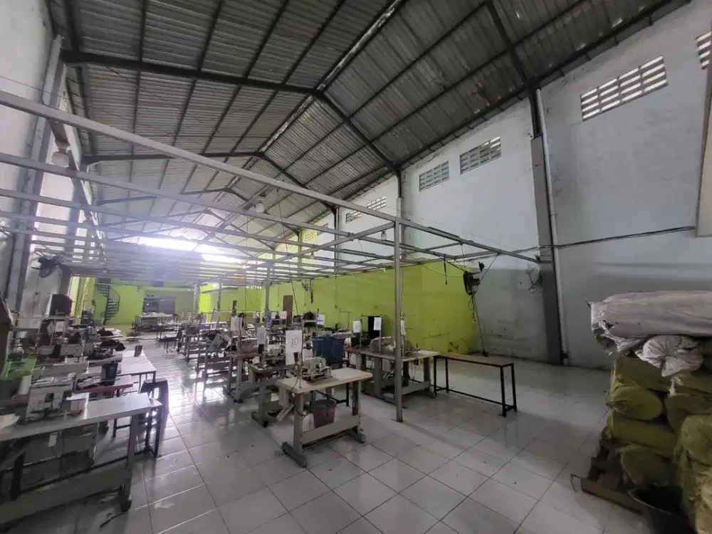 Gedung Strategis Jl. Raya Sukodono Sidoarjo  Cocok untuk Gudang & Distribusi Kantor Showroom Klinik Minimarket Investasi Jangka Panjang