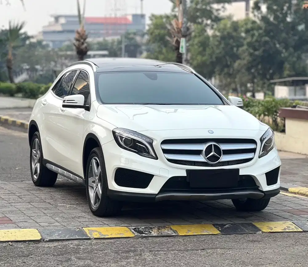 Mercedes Benz GLA200 AMG Line 2016 Odometer 25rb Garansi 1 Tahun
