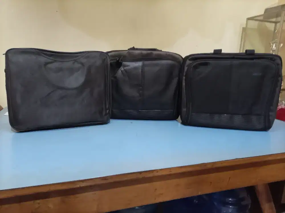 Tas laptop ukuran ± 40x30