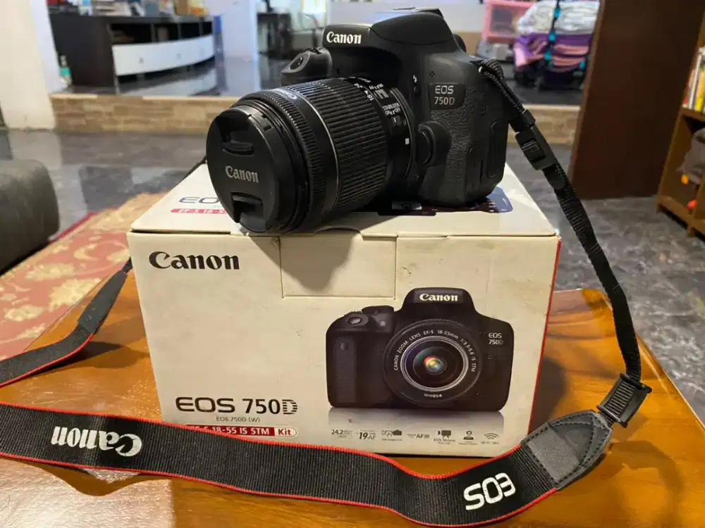 Canon EOS 750D (W) + Lensa fix 50mm f/1.8 STM