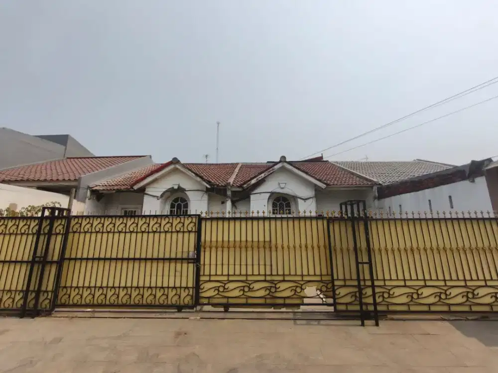 Dijual Cepat Rumah Taman Semanan, Rumah Tua, Uk. 9x15, 1,5 Lantai, Hadap Timur Laut, Samping Stasiun Rawa Buaya, Harga : Rp 3.4 M Nego