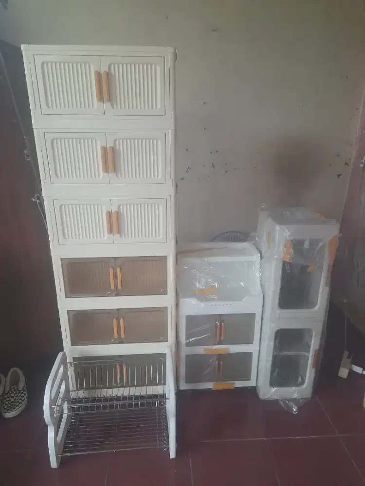 Lemari plastik minimalis