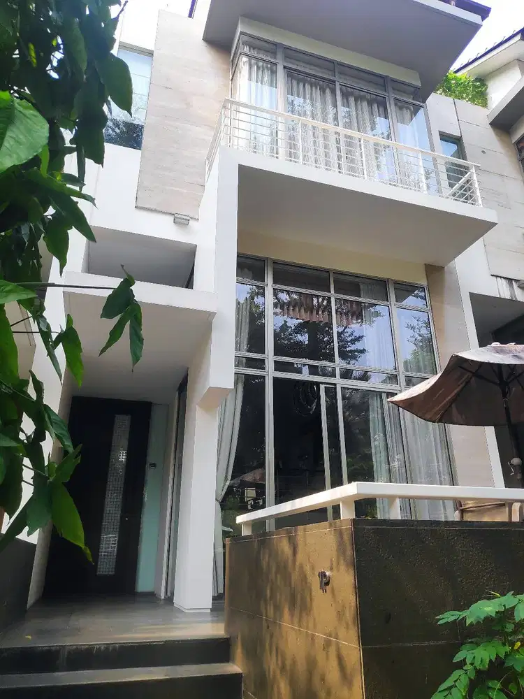 Rumah Townhouse Residence 28 Dengan Lift