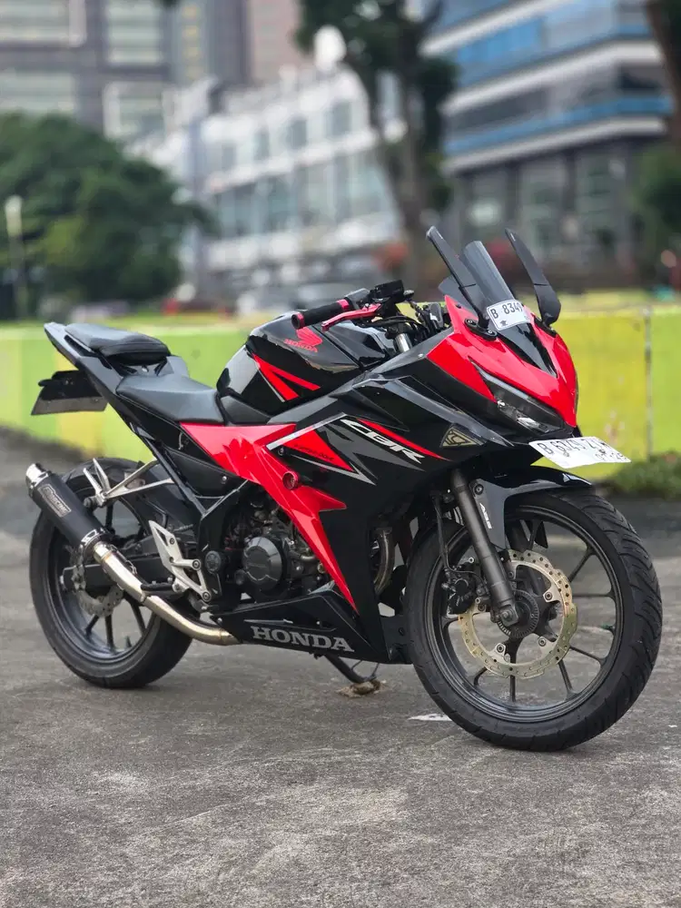 Honda CBR150R ABS Merah