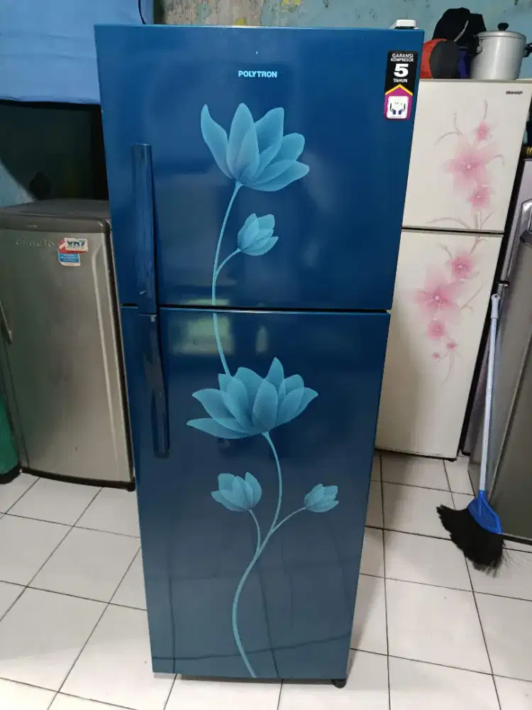 Kulkas 2 pintu merek Polytron Jumbo