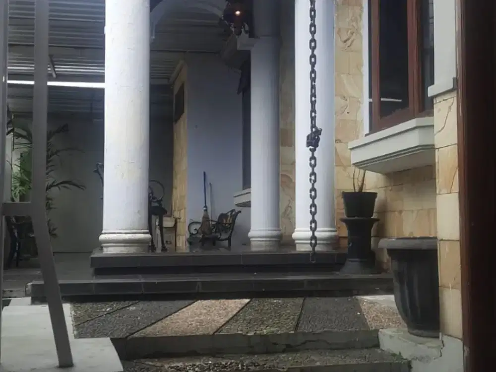 RUMAH 2 LANTAI STRATEGIS DI SIMPANG ALUMINIUM MALANG.MLG00181
