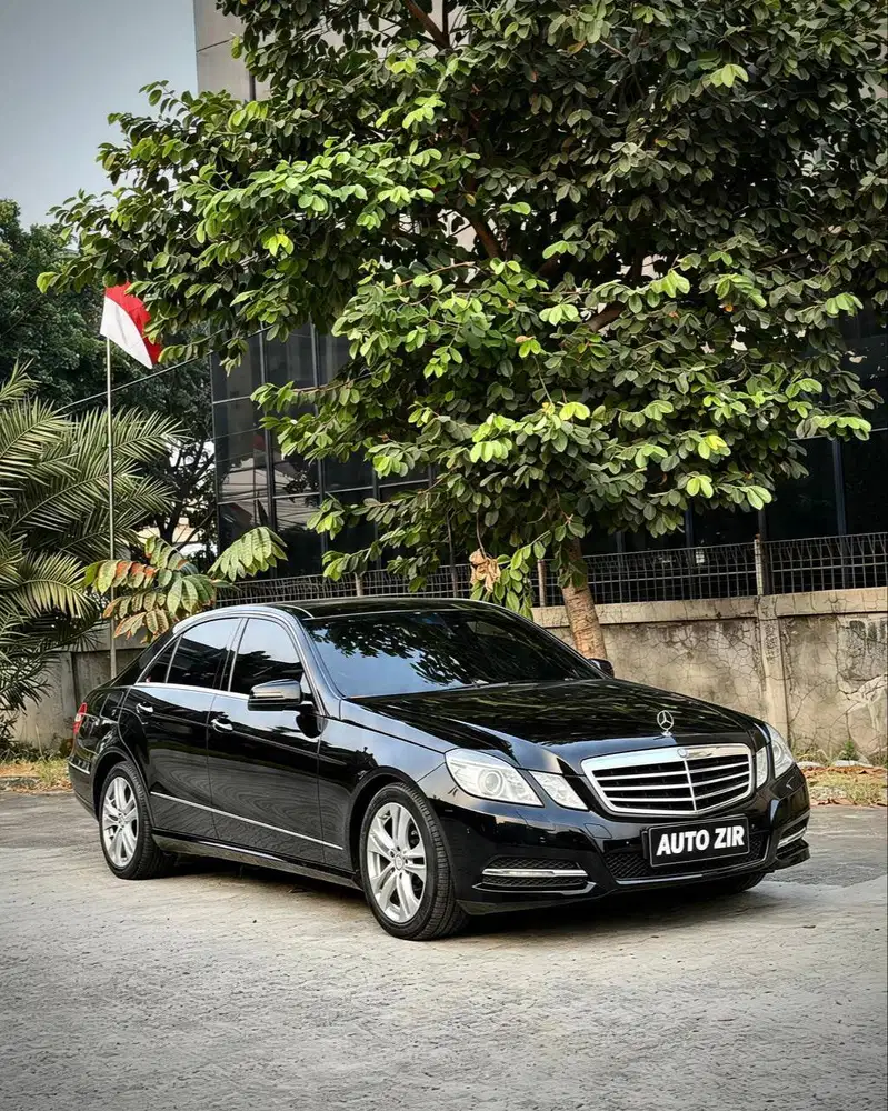 Mercedes Benz E300 Avantgarde Hitam 2011 TdpMurmer Ori Menarik Bu Baru