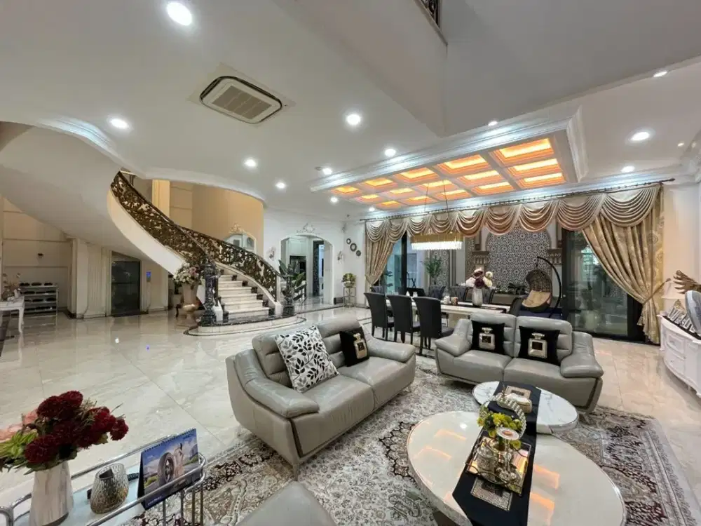 Dijual Cepat Villa Mewah Komplek Padang Golf Mansion Polonia