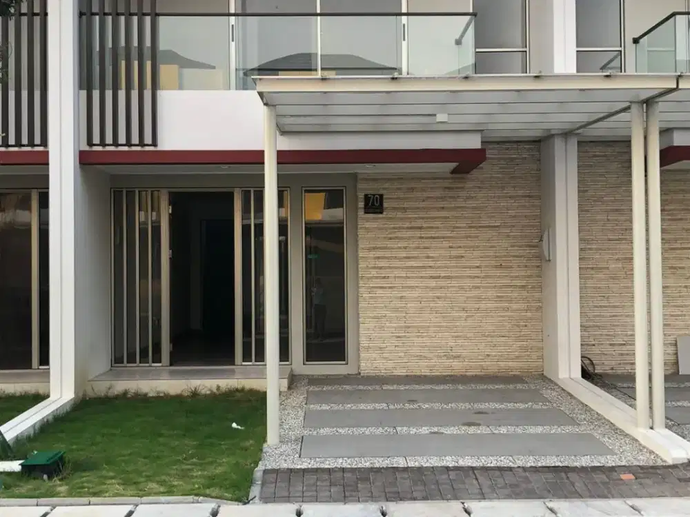 Di sewakan rumah pik 2 bangunan 2 lantai ada waterheater dan gordyn siap masuk tanpa renov