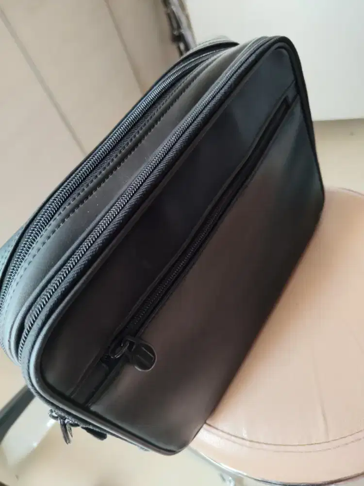 Tas kecil tali hitam