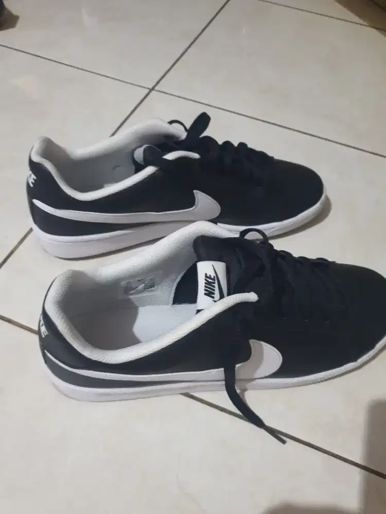 Dijual Sepatu  Nike dan Skechers