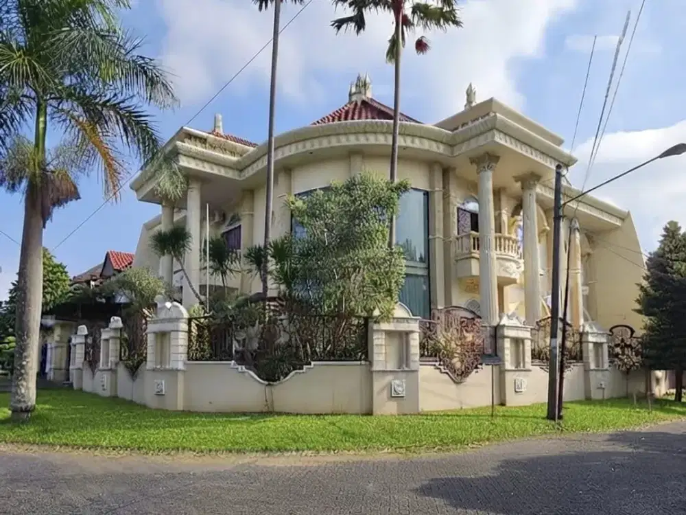 Rumah Mewah Full Furnished di PBI Araya – Malang.MLG00184