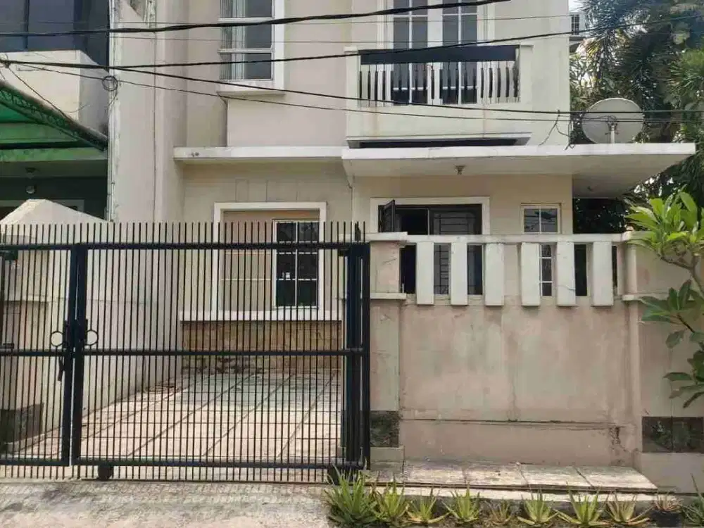 DISEWAKAN RUMAH TAMAN SEMANAN INDAH