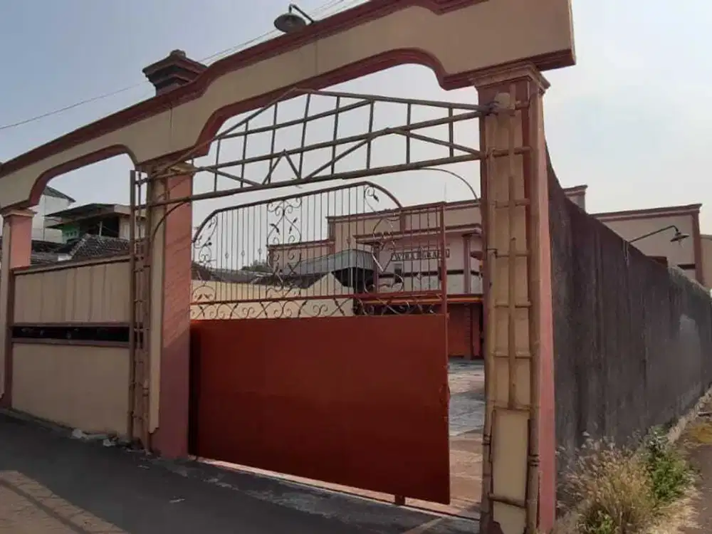 Gedung pertemuan dijual di Palur Jaten Solo bangunan bagus parkir luas