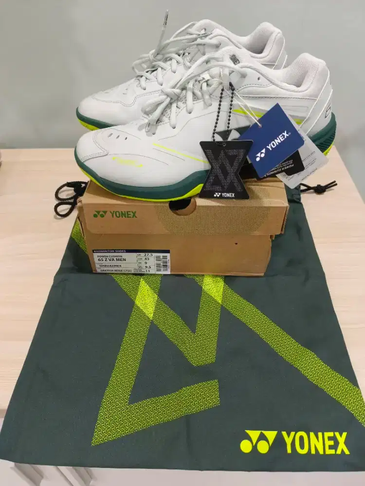 Dijual sepatu badminton merk Yonex